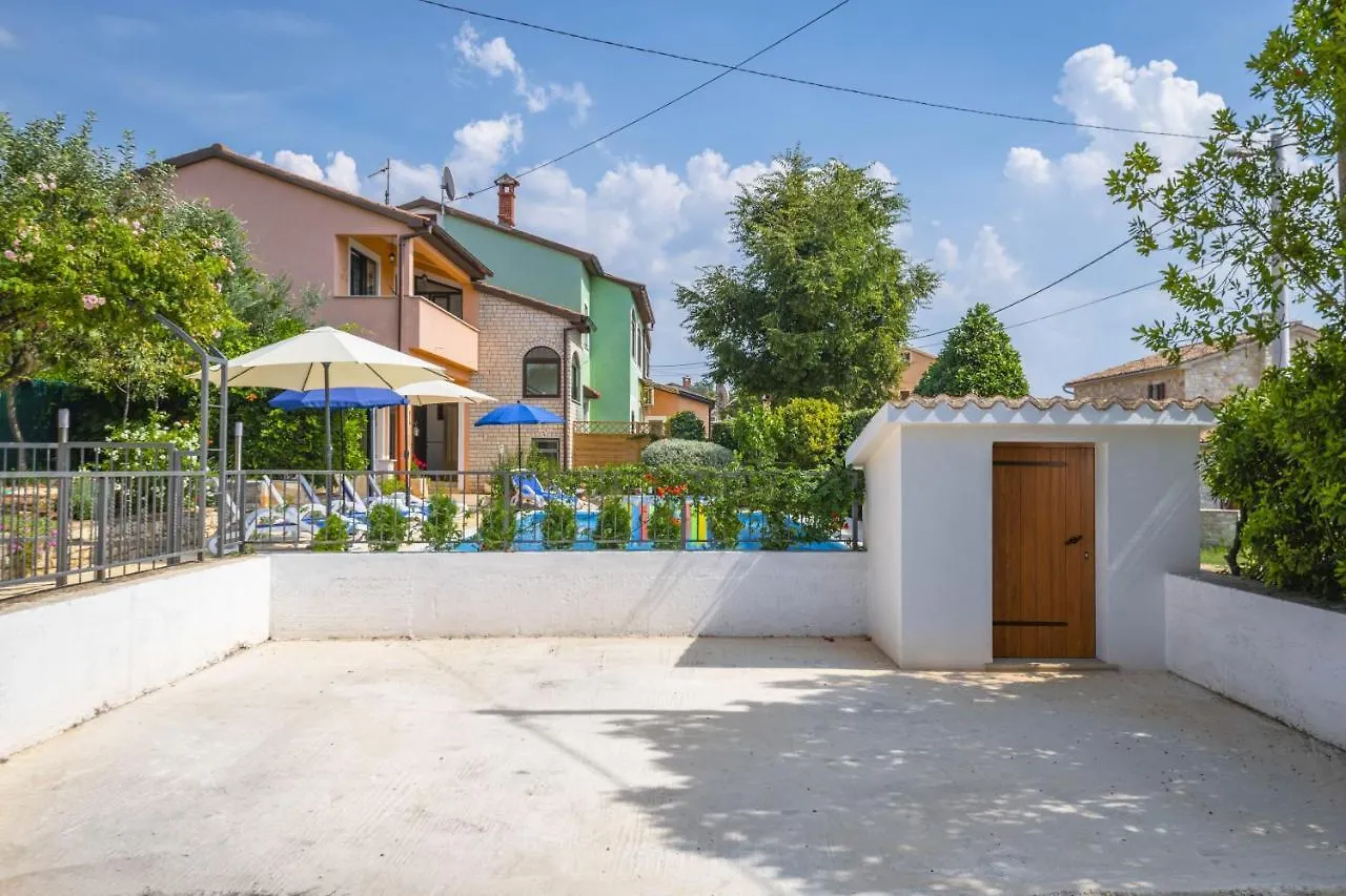 Villa Margerita With Private Pool, Yard And Parking Kastelir 0*,